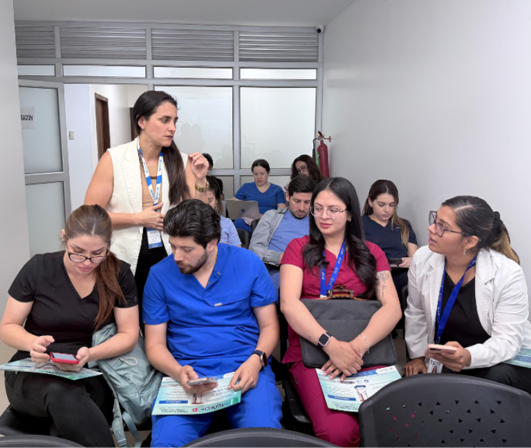 SAVAL refuerza educación médica en oftalmología