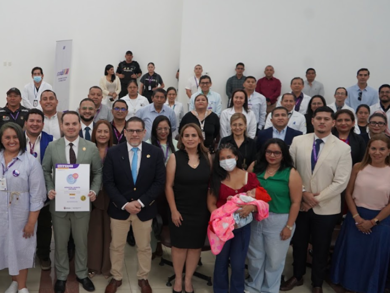 Hospital Básico Jipijapa, Jipijapa, Manabí, Ecuador, atención materna, atención neonatal, salud materna, salud neonatal, madres y recién nacidos, parto humanizado, control prenatal, control postparto, morbimortalidad materna y neonatal, atención obstétrica, atención gineco-obstétrica, Centro Obstétrico, certificación Establecimiento de Salud Amigo de la Madre y el Niño, ESAMyN, estándares de calidad en salud, Agencia de Aseguramiento de la Calidad de los Servicios de Salud, ACESS, Ministerio de Salud Pública de Ecuador, MSP Ecuador, Juan Carlos Aveiga, Manabí, región Costa, Ecuador