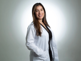 nutrición enteral, enterocolitis necrotizante, nutrición enteral neonatal, nutrición en recién nacidos prematuros, Estefanía Carrión, Hospital de los Valles, Hospital Metropolitano de Quito, gastroenterología pediátrica, hepatología pediátrica, nutriología pediátrica, alimentación enteral en neonatos, cuidados intensivos neonatales, nutrición en pacientes críticamente enfermos, prevención de la enterocolitis necrotizante, tolerancia digestiva, alimentación enteral temprana, nutrición enteral trófica, nutrición enteral plena, sondas nasogástricas, sondas orogástricas, fortificación de la leche materna, alimentación en prematuros de muy bajo peso, soporte nutricional pediátrico, protocolos de nutrición neonatal, isquemia mesentérica, intolerancia alimentaria neonatal, complicaciones de la nutrición enteral, nutrición clínica pediátrica, Quito Ecuador