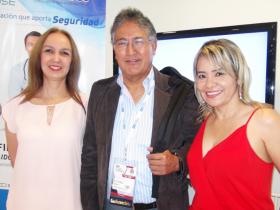 Dra. Karina Flor, Dr. Hugo Aucancela y Daysi Armijos