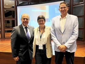 Sr. Duván Henao y Dres. Ana Palacio y Leonardo Tamariz