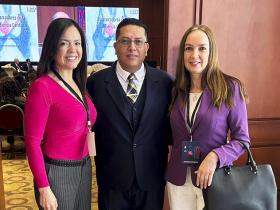 Sra. Ximena Salinas, Dr. Oliver Brasales y Sra. Karina Flor