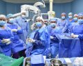 Primer trasplante de córnea, trasplante de córnea, queratoplastia penetrante, Hospital Pediátrico Baca Ortiz, HPBO, Quito, Ecuador, salud pública, salud visual infantil, oftalmología pediátrica, cirugía oftalmológica, queratocono, queratocono grado IV, leucoma corneal, hidrops corneal, donación de órganos, donación de tejidos, trasplante de tejidos, Frances Fuenmayor, Fernando Díaz, atención especializada, alta complejidad, recuperación de la visión, trasplante pediátrico, cirugía de córnea, pacientes pediátricos, sistema público de salud, salud ocular, enfermedades corneales