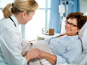 Riesgo de cáncer esofágico disminuye en personas altas