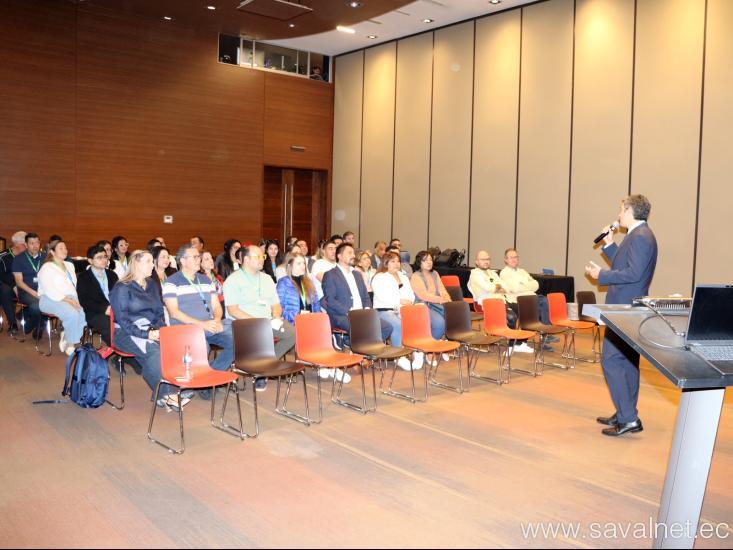 Oftalmólogos latinoamericanos descubren la planta SAVAL